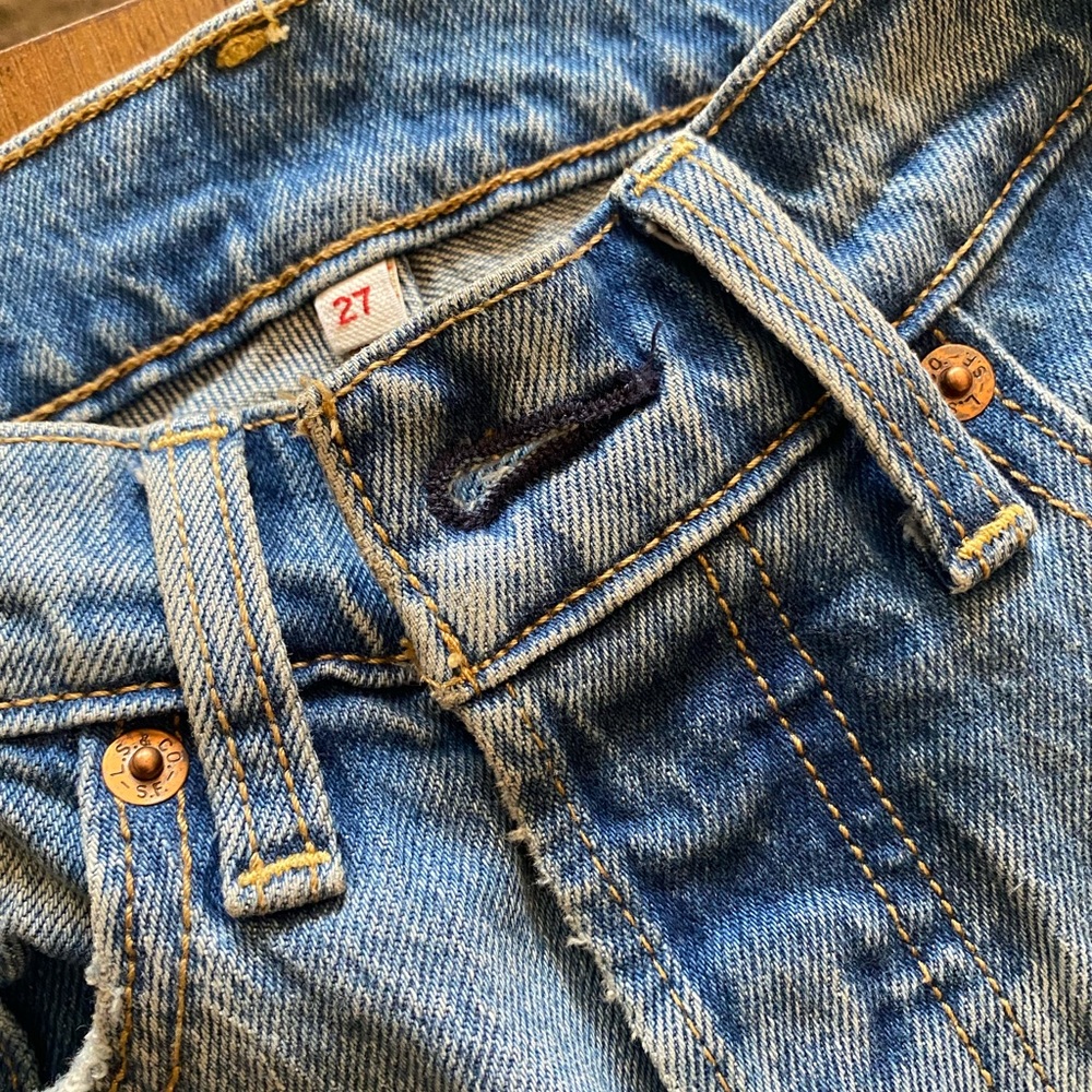 Levis ! Size 27 - Picture 2 of 5